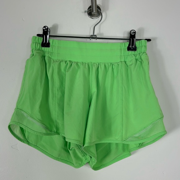 lululemon athletica Pants - Lululemon Green Hotty Hot Lowrise Shorts 4” Size 6